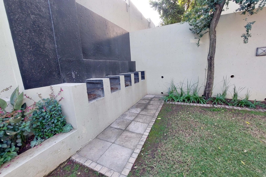 To Let 2 Bedroom Property for Rent in Bryanston Gauteng