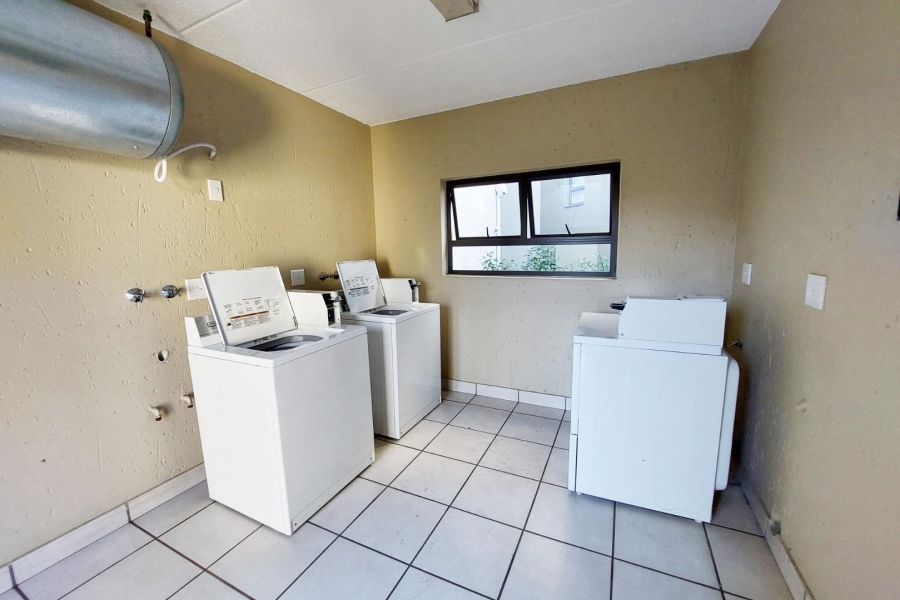 To Let 2 Bedroom Property for Rent in Bryanston Gauteng