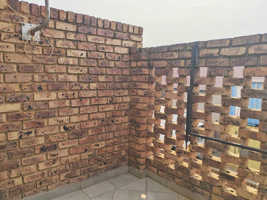 To Let 2 Bedroom Property for Rent in Pierre Van Ryneveld Gauteng