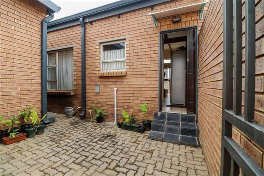 3 Bedroom Property for Sale in Glen Marais Gauteng