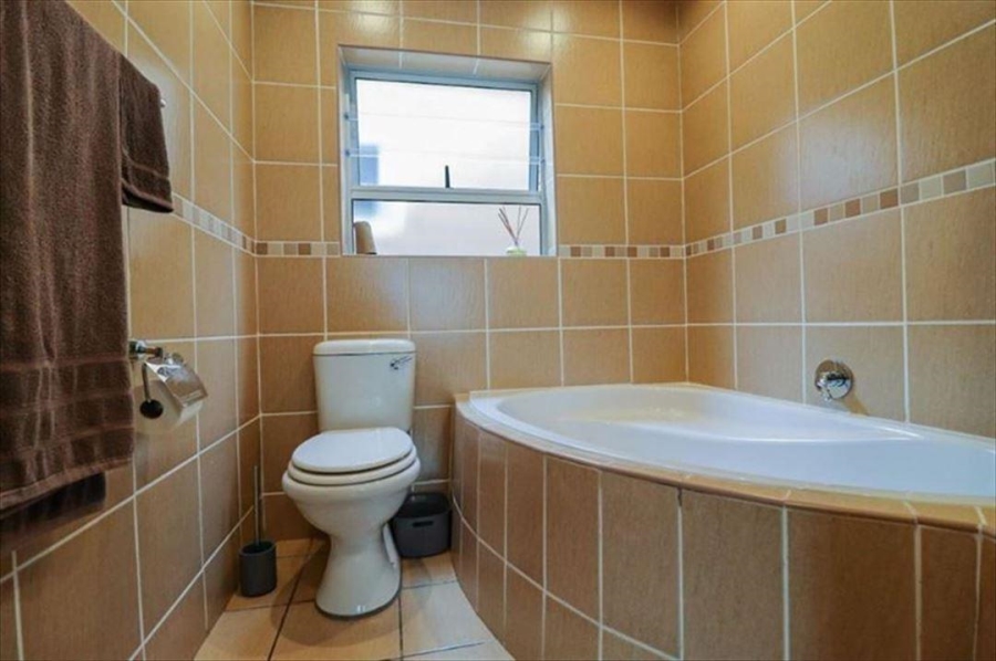 3 Bedroom Property for Sale in Glen Marais Gauteng