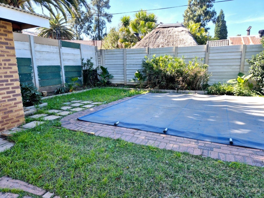 3 Bedroom Property for Sale in Brackendowns Gauteng