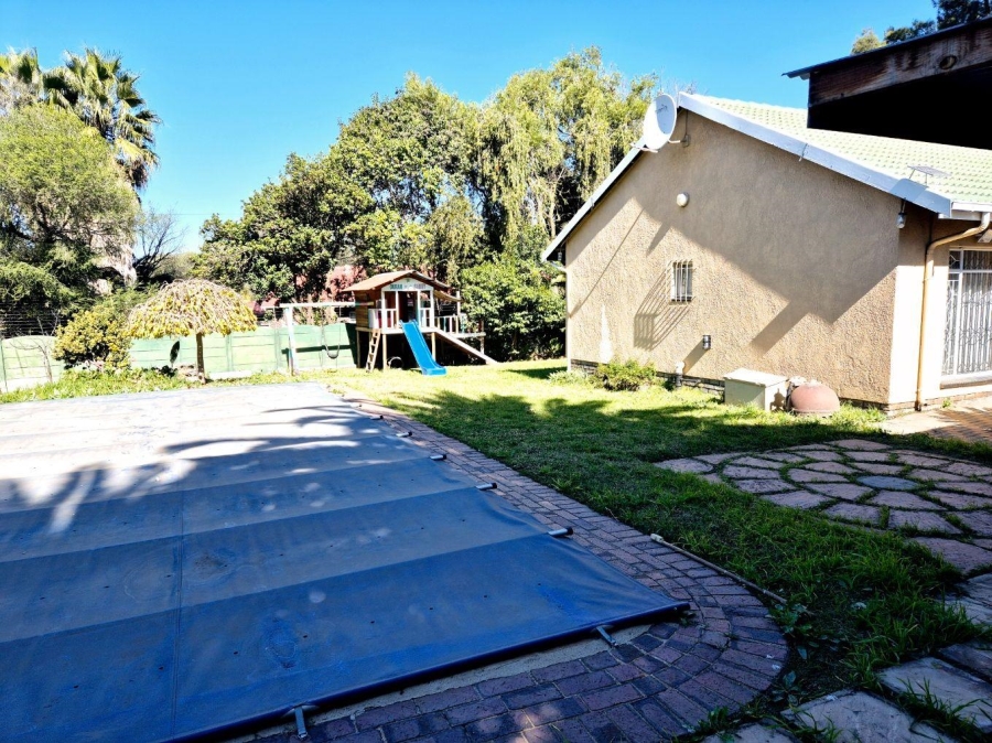 3 Bedroom Property for Sale in Brackendowns Gauteng