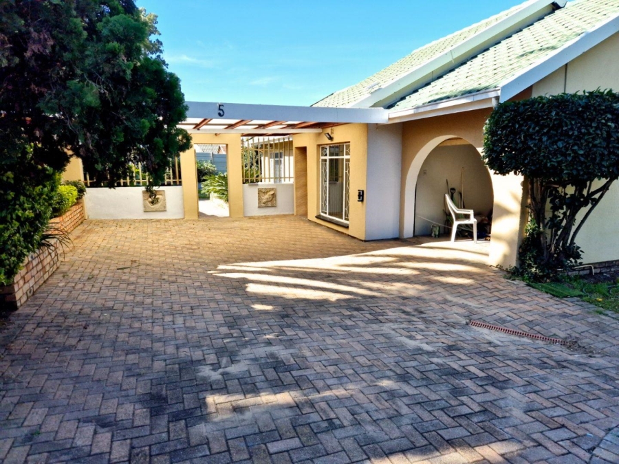 3 Bedroom Property for Sale in Brackendowns Gauteng