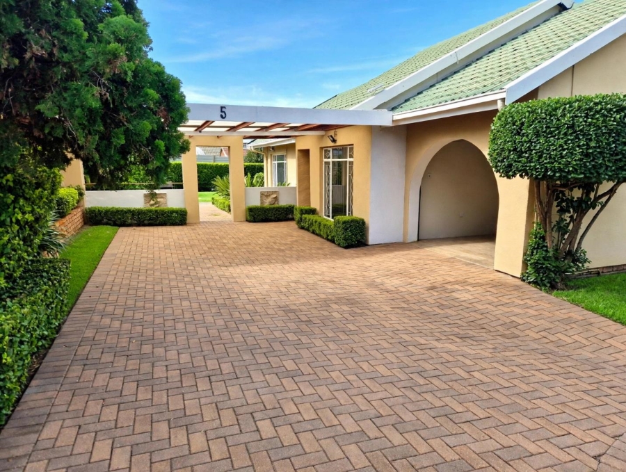 3 Bedroom Property for Sale in Brackendowns Gauteng