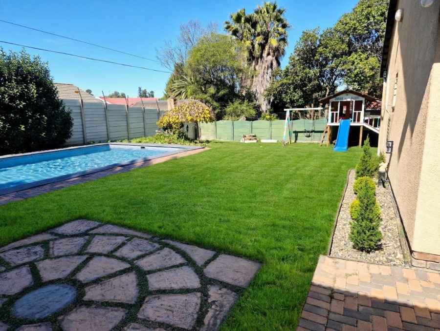 3 Bedroom Property for Sale in Brackendowns Gauteng