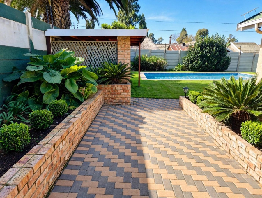 3 Bedroom Property for Sale in Brackendowns Gauteng