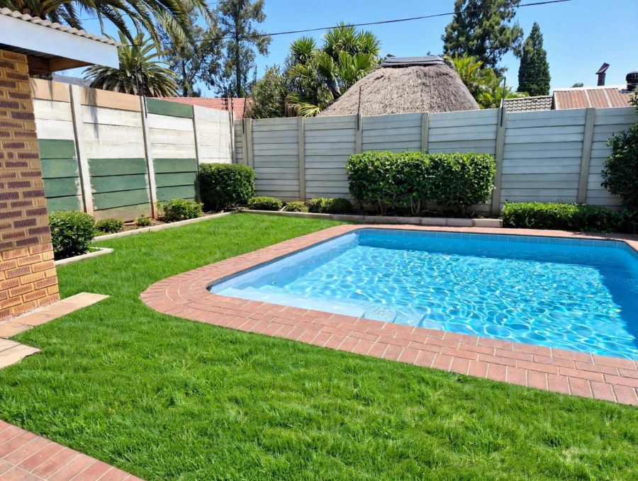 3 Bedroom Property for Sale in Brackendowns Gauteng