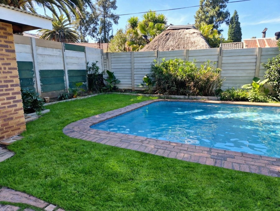 3 Bedroom Property for Sale in Brackendowns Gauteng
