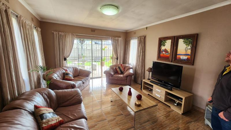3 Bedroom Property for Sale in Verwoerdpark Gauteng