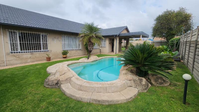 3 Bedroom Property for Sale in Verwoerdpark Gauteng
