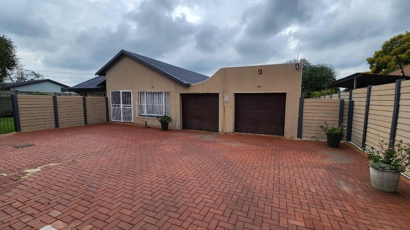 3 Bedroom Property for Sale in Verwoerdpark Gauteng
