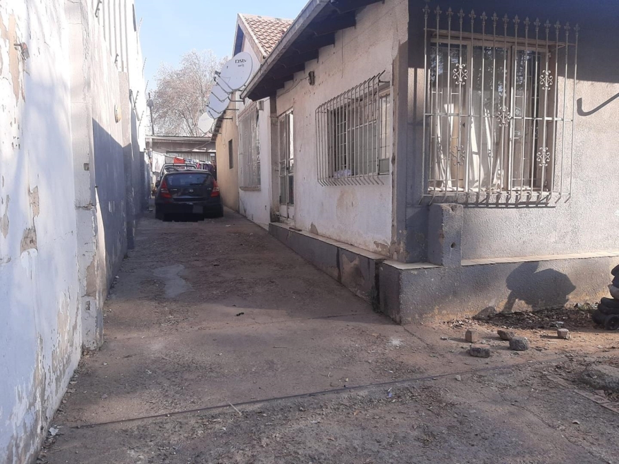 12 Bedroom Property for Sale in Kenilworth Gauteng