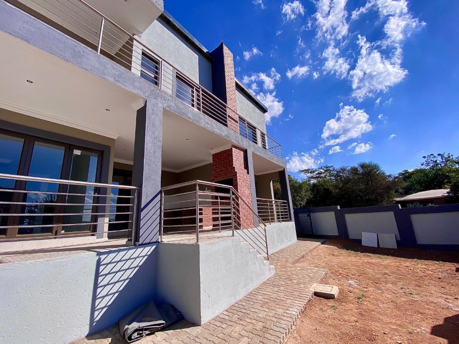 5 Bedroom Property for Sale in Zambezi Manor Lifestyle Estate Gauteng