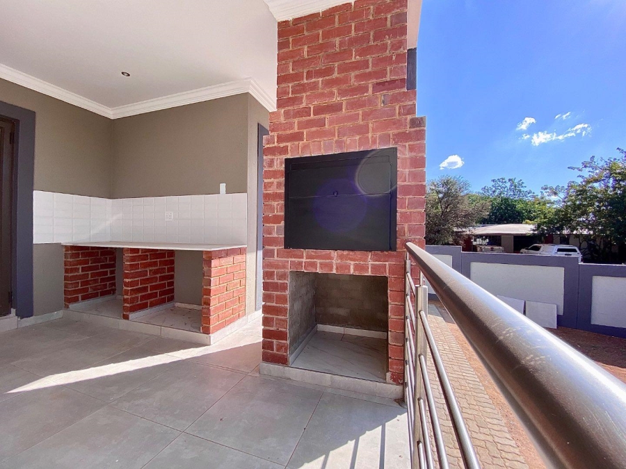 5 Bedroom Property for Sale in Zambezi Manor Lifestyle Estate Gauteng
