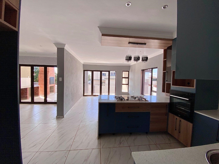 5 Bedroom Property for Sale in Zambezi Manor Lifestyle Estate Gauteng