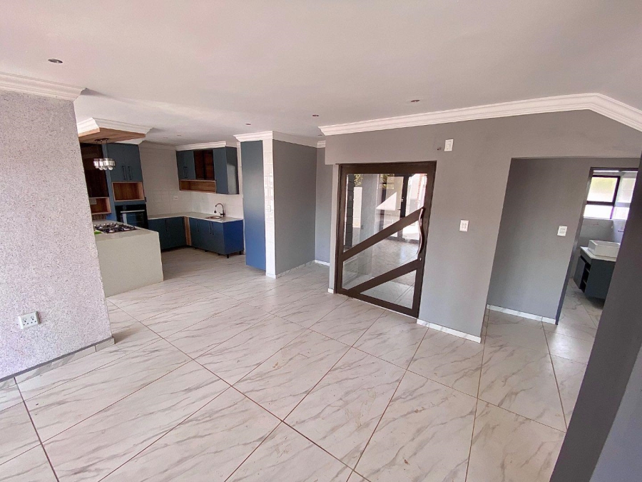 5 Bedroom Property for Sale in Zambezi Manor Lifestyle Estate Gauteng