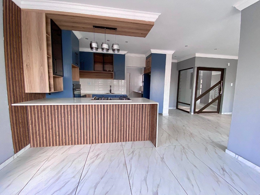 5 Bedroom Property for Sale in Zambezi Manor Lifestyle Estate Gauteng
