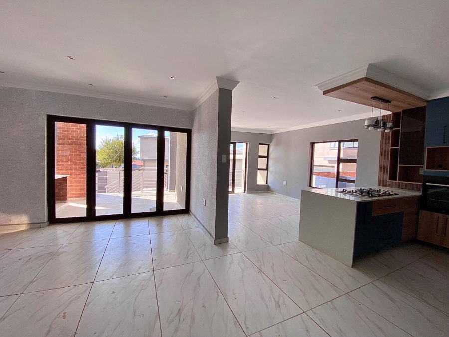 5 Bedroom Property for Sale in Zambezi Manor Lifestyle Estate Gauteng