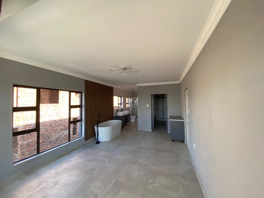 5 Bedroom Property for Sale in Zambezi Manor Lifestyle Estate Gauteng