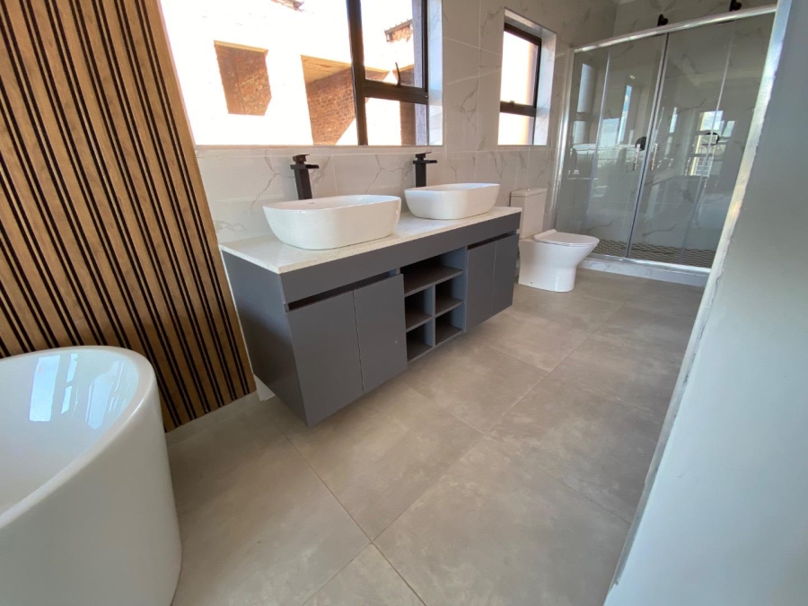 5 Bedroom Property for Sale in Zambezi Manor Lifestyle Estate Gauteng