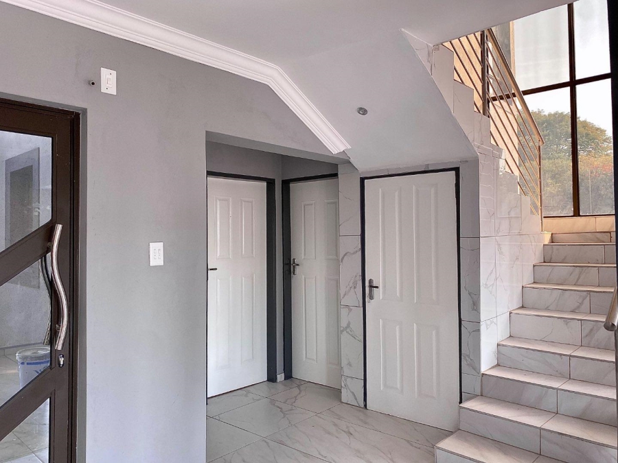 5 Bedroom Property for Sale in Zambezi Manor Lifestyle Estate Gauteng