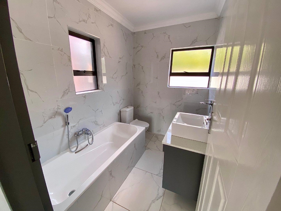 5 Bedroom Property for Sale in Zambezi Manor Lifestyle Estate Gauteng