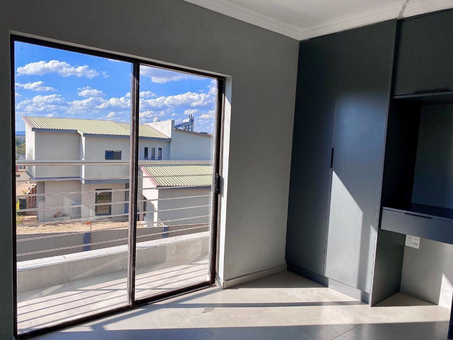 5 Bedroom Property for Sale in Zambezi Manor Lifestyle Estate Gauteng