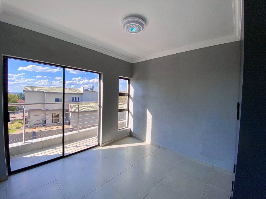 5 Bedroom Property for Sale in Zambezi Manor Lifestyle Estate Gauteng