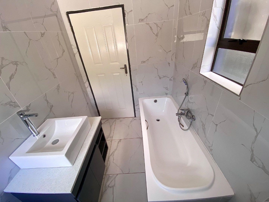 5 Bedroom Property for Sale in Zambezi Manor Lifestyle Estate Gauteng