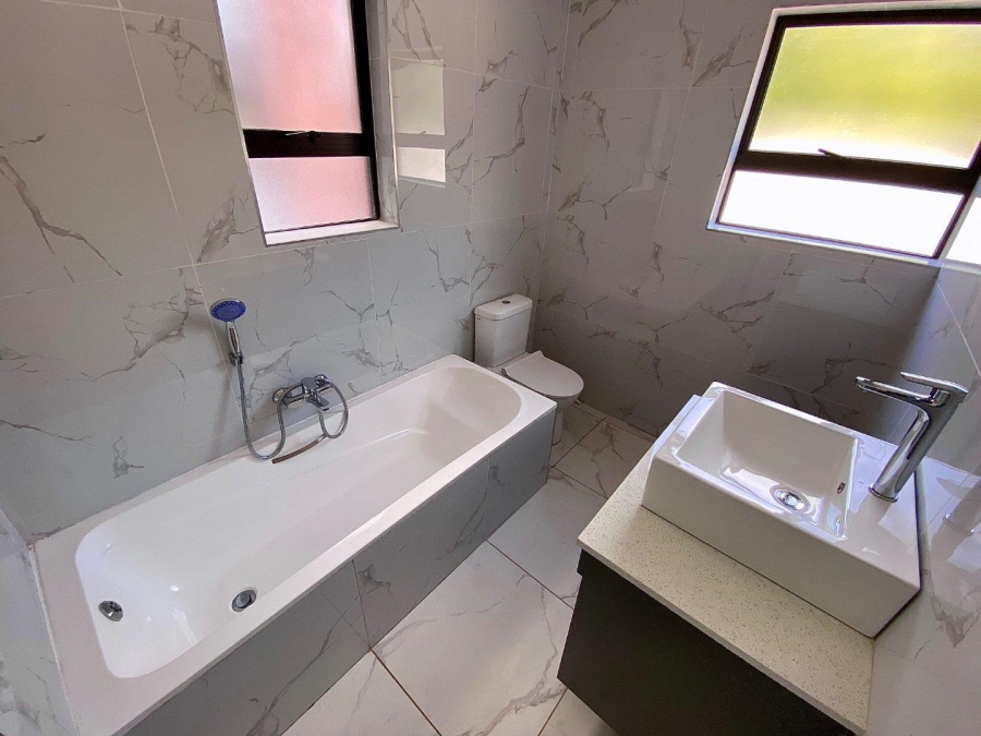 5 Bedroom Property for Sale in Zambezi Manor Lifestyle Estate Gauteng