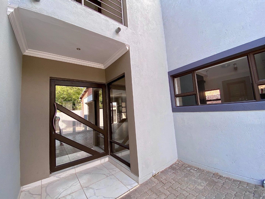 5 Bedroom Property for Sale in Zambezi Manor Lifestyle Estate Gauteng