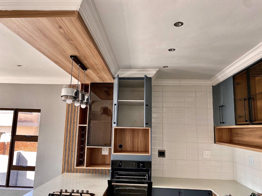 5 Bedroom Property for Sale in Montana Gauteng