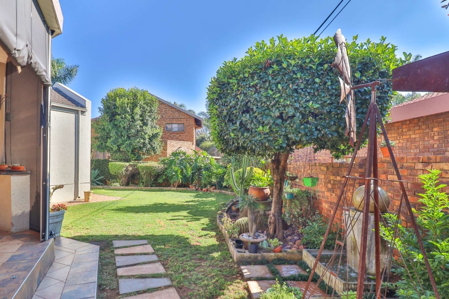 3 Bedroom Property for Sale in Faerie Glen Gauteng