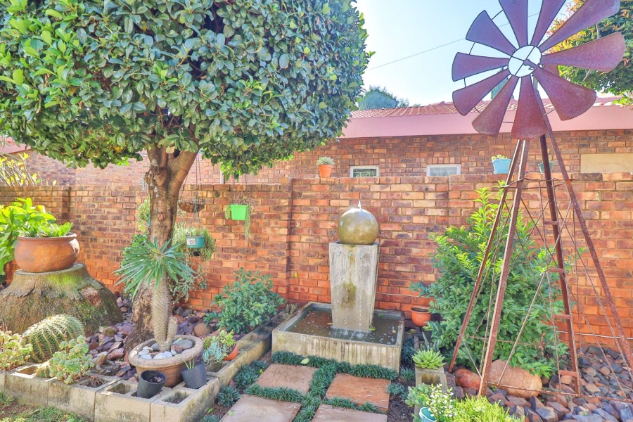 3 Bedroom Property for Sale in Faerie Glen Gauteng