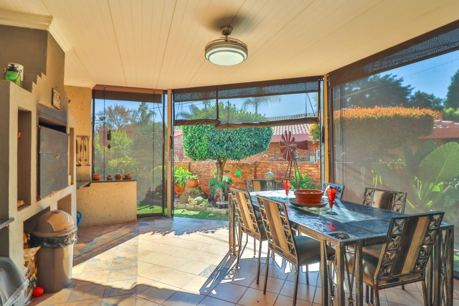 3 Bedroom Property for Sale in Faerie Glen Gauteng