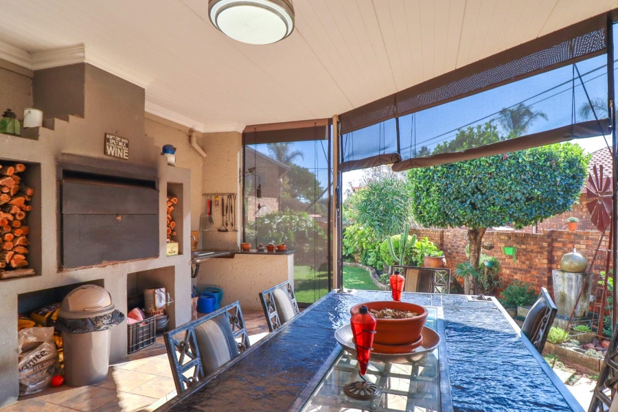 3 Bedroom Property for Sale in Faerie Glen Gauteng