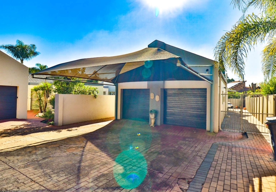 3 Bedroom Property for Sale in Faerie Glen Gauteng