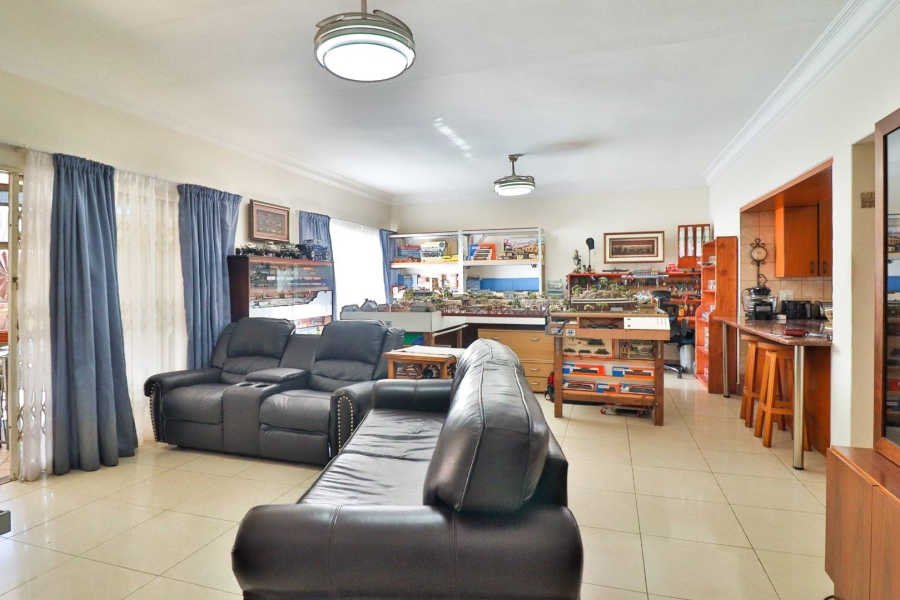 3 Bedroom Property for Sale in Faerie Glen Gauteng