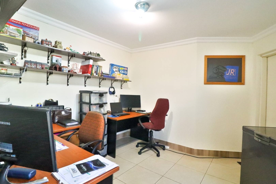 3 Bedroom Property for Sale in Faerie Glen Gauteng