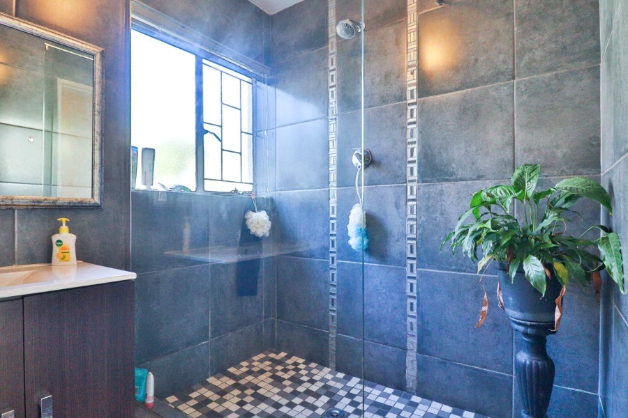 3 Bedroom Property for Sale in Faerie Glen Gauteng