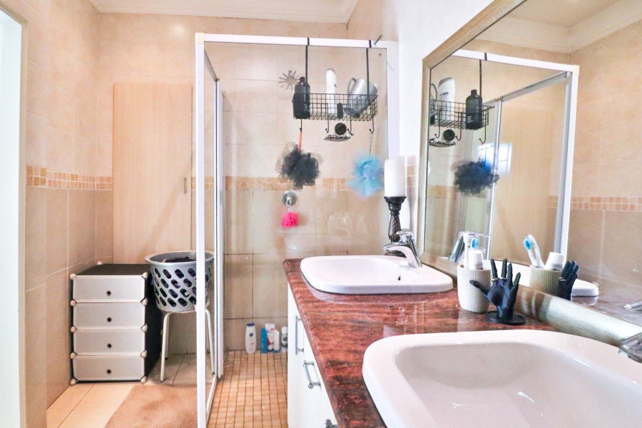 3 Bedroom Property for Sale in Faerie Glen Gauteng