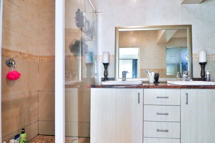3 Bedroom Property for Sale in Faerie Glen Gauteng