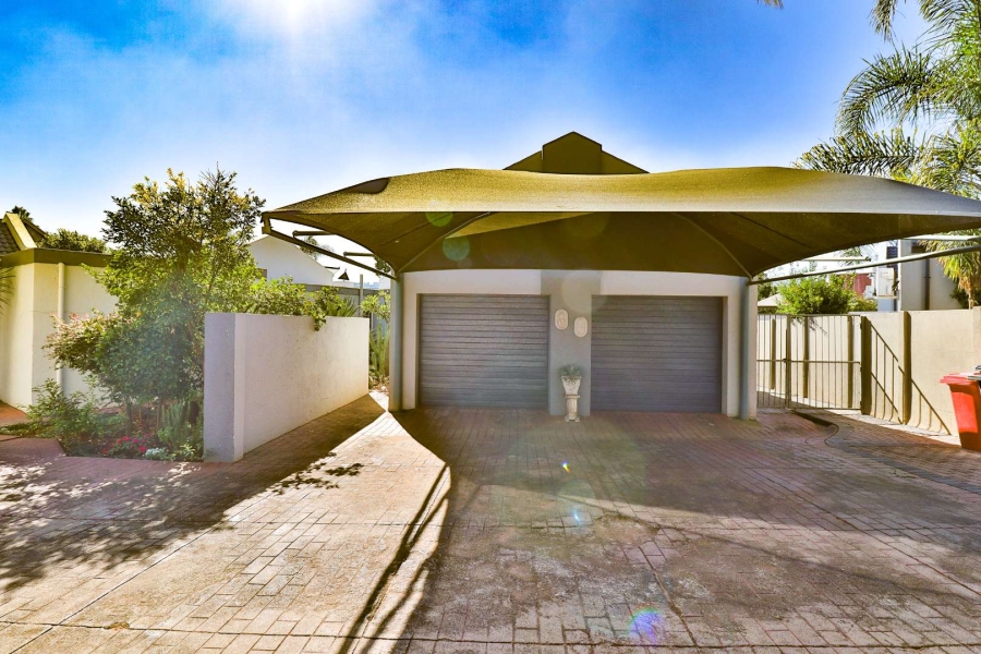 3 Bedroom Property for Sale in Faerie Glen Gauteng