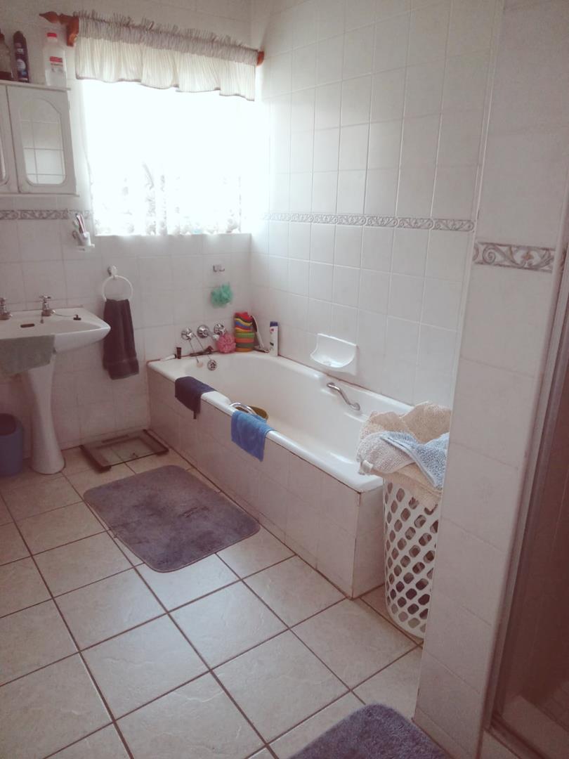 4 Bedroom Property for Sale in Wierdapark Gauteng
