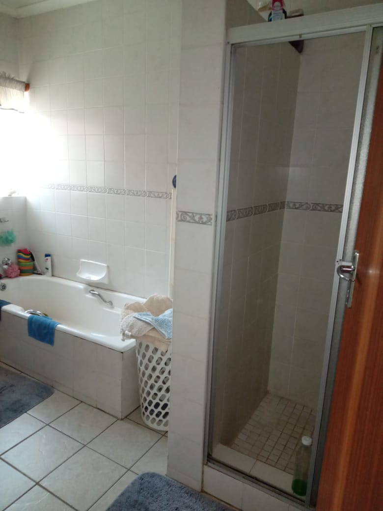 4 Bedroom Property for Sale in Wierdapark Gauteng