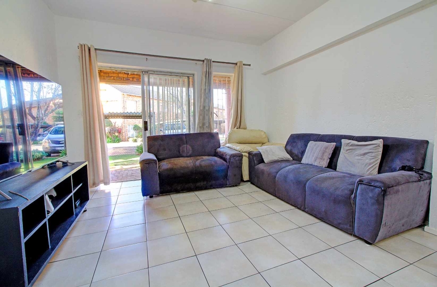 2 Bedroom Property for Sale in Wilgeheuwel Gauteng