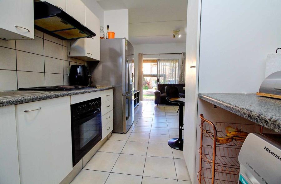 2 Bedroom Property for Sale in Wilgeheuwel Gauteng