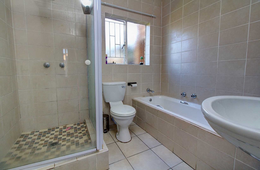 2 Bedroom Property for Sale in Wilgeheuwel Gauteng