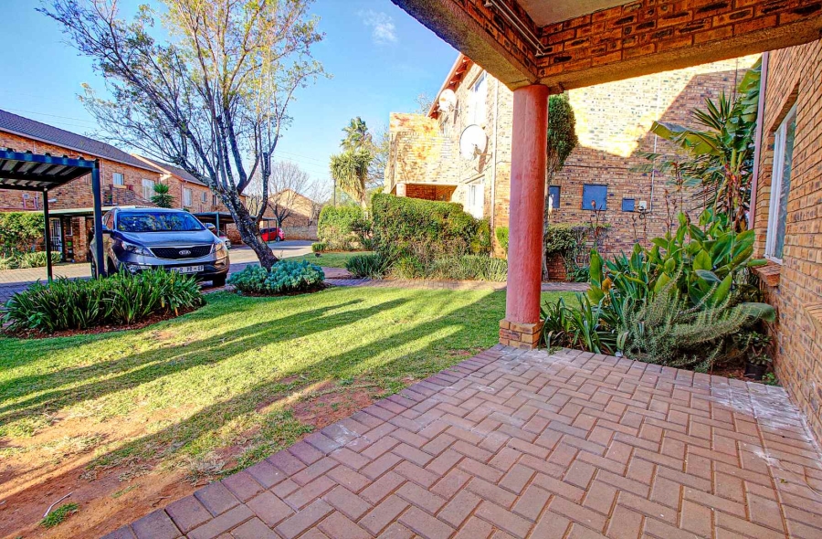 2 Bedroom Property for Sale in Wilgeheuwel Gauteng